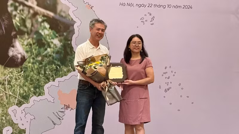 Biểu dương tổ chức, cá nhân có thành tích.