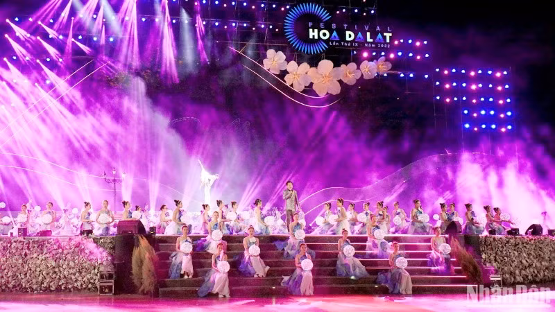 Festival Hoa Đà Lạt lần thứ 10 năm 2024, chính thức khai mạc tối 5/12, tại Quảng trường Lâm Viên, thành phố Đà Lạt.