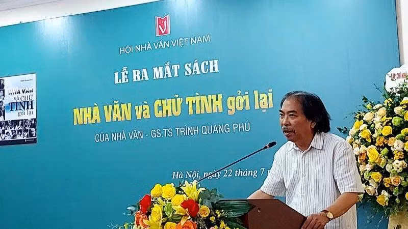 Chủ tịch Hội Nhà văn Việt Nam Nguyễn Quang Thiều chia sẻ về tác phẩm của Giáo sư Trình Quang Phú. Chủ tịch Hội Nhà văn Việt Nam Nguyễn Quang Thiều chia sẻ về tác phẩm của Giáo sư Trình Quang Phú.