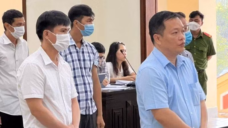 Các bị cáo tại phiên xét xử phúc thẩm.