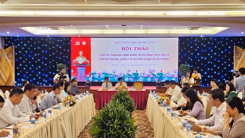 Toàn cảnh Hội thảo Công tác tham mưu, định hướng về chủ động thích ứng với biến đổi khí hậu, quản lý tài nguyên và bảo vệ môi trường.