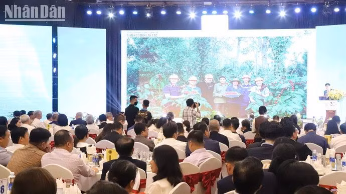 Tổng Giám đốc Simexco Dak Lak Lê Đức Huy giới thiệu về định hướng phát triển của công ty trong những năm tới.