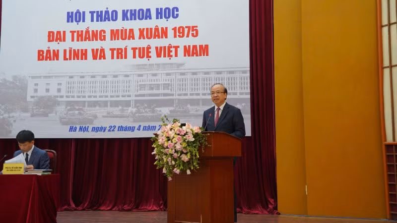 Tiến sĩ Phan Chí Hiếu, Chủ tịch Viện Hàn lâm Khoa học xã hội Việt Nam phát biểu khai mạc Hội thảo.