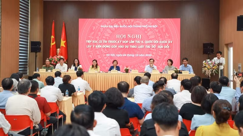 Đông đảo các chuyên gia, nhà khoa học, cử tri dự hội nghị.