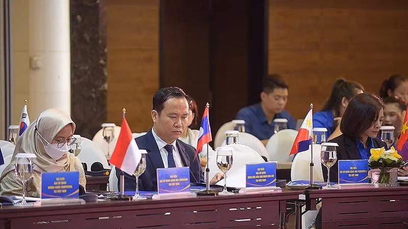 Đại diện một số quốc gia tham dự Diễn đàn. Đại diện một số quốc gia tham dự Diễn đàn.