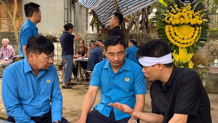 Phó Chủ tịch Tổng Liên đoàn Lao động Việt Nam Phan Văn Anh chia sẻ sâu sắc trước nỗi đau, mất mát với người thân của các nạn nhân.