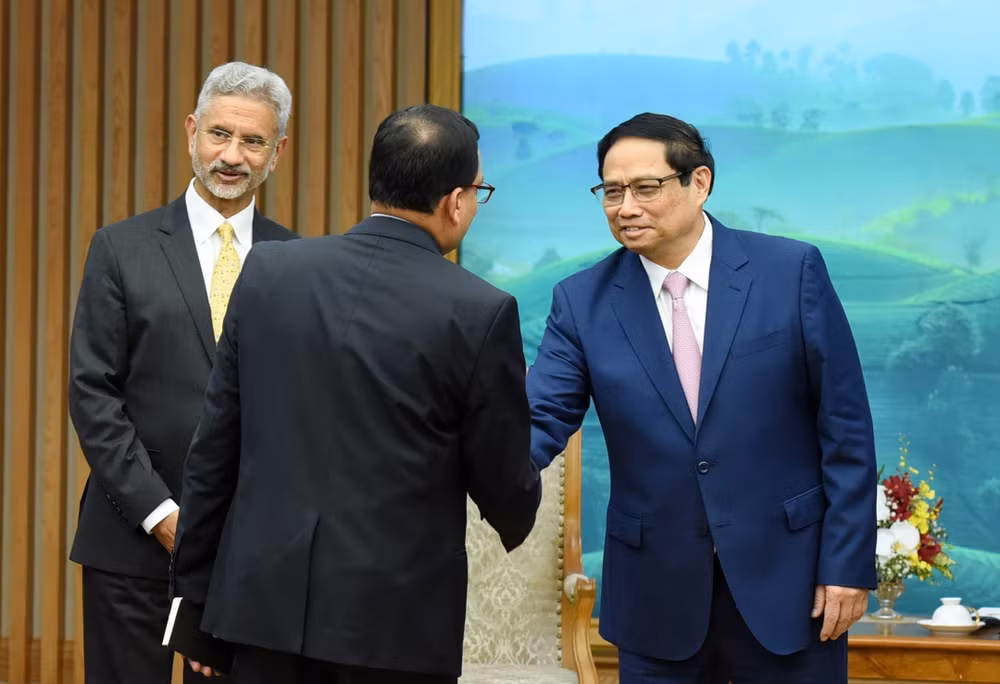 Thủ tướng Phạm Minh Chính đón các thành viên đi cùng Bộ trưởng Ngoại giao Ấn Độ Subramanyam Jaishankar. Thủ tướng Phạm Minh Chính đón các thành viên đi cùng Bộ trưởng Ngoại giao Ấn Độ Subramanyam Jaishankar.