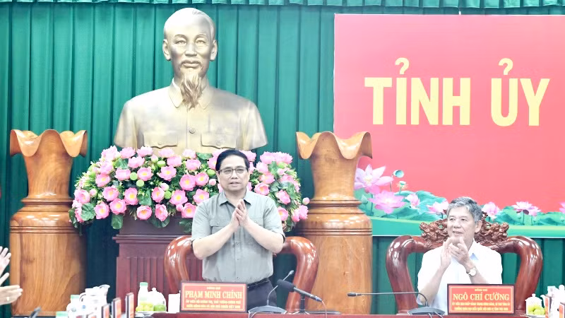 Thủ tướng chủ trì buổi làm việc với Ban Thường vụ Tỉnh ủy Trà Vinh.