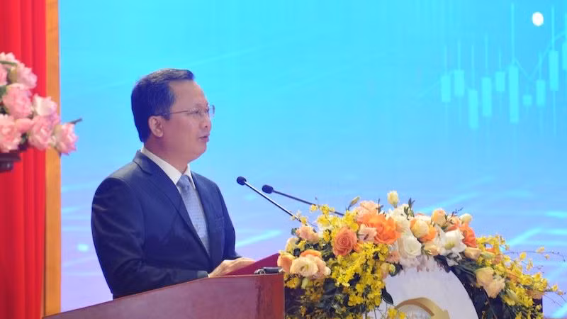 Chủ tịch Ủy ban nhân dân tỉnh Quảng Ninh Cao Tường Huy phát biểu tại hội nghị. Chủ tịch Ủy ban nhân dân tỉnh Quảng Ninh Cao Tường Huy phát biểu tại hội nghị.