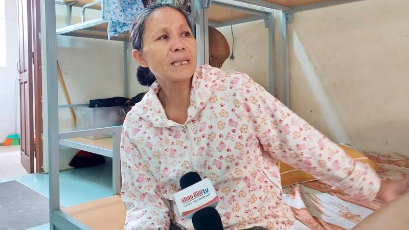Người mẹ đơn thân kể về hành trình chữa bệnh và cõng con đến trường trong 12 năm qua. Người mẹ đơn thân kể về hành trình chữa bệnh và cõng con đến trường trong 12 năm qua.