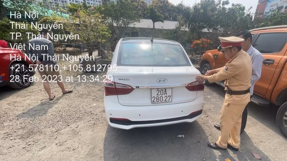 Cục Cảnh sát giao thông (Bộ Công an) tiến hành niêm phong, tạm giữ ô-tô con chạy ngược chiều trên cao tốc Hà Nội-Thái Nguyên. 
