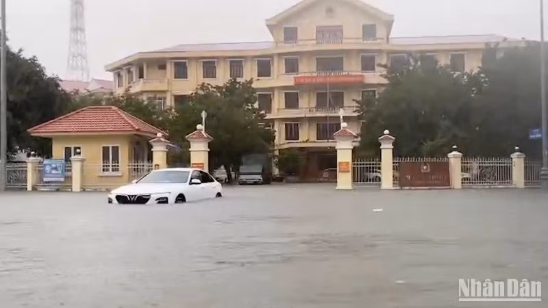 [Video] Nhiều nơi ngập lụt ở Thừa Thiên Huế