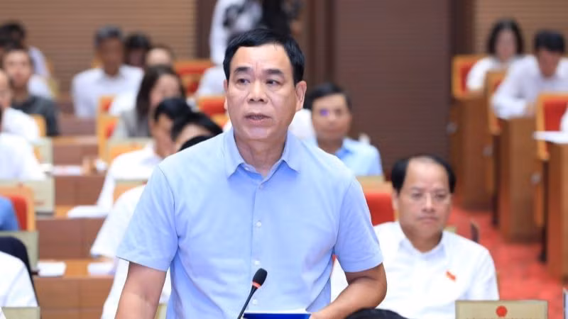 Giám đốc Sở Tư pháp Hà Nội Ngô Anh Tuấn trả lời chất vấn.