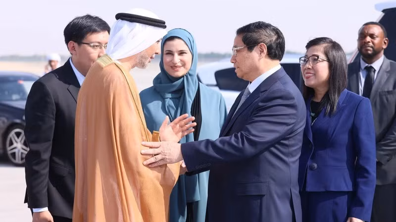Lễ tiễn Thủ tướng Phạm Minh Chính và Phu nhân kết thúc chuyến tham dự Hội nghị COP28 tại UAE. (Ảnh: Dương Giang/TTXVN)