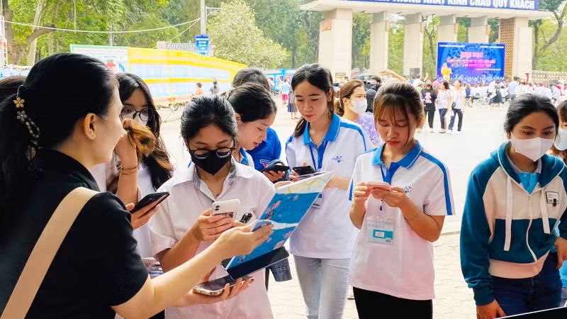 Tư vấn học nghề, việc làm cho học sinh, sinh viên trên địa bàn quận Hai Bà Trưng. Tư vấn học nghề, việc làm cho học sinh, sinh viên trên địa bàn quận Hai Bà Trưng.