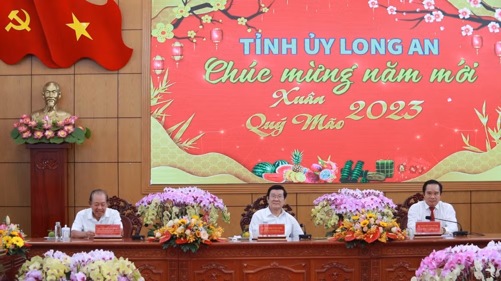 Nguyên Chủ tịch nước Trương Tấn Sang, nguyên Phó Thủ tướng Thường trực Chính phủ Trương Hòa Bình dự họp mặt.