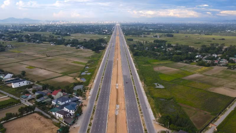 Đại lộ Vinh-Cửa Lò được thông xe vào ngày 29/8/2024. (Ảnh: ĐỨC HÙNG)