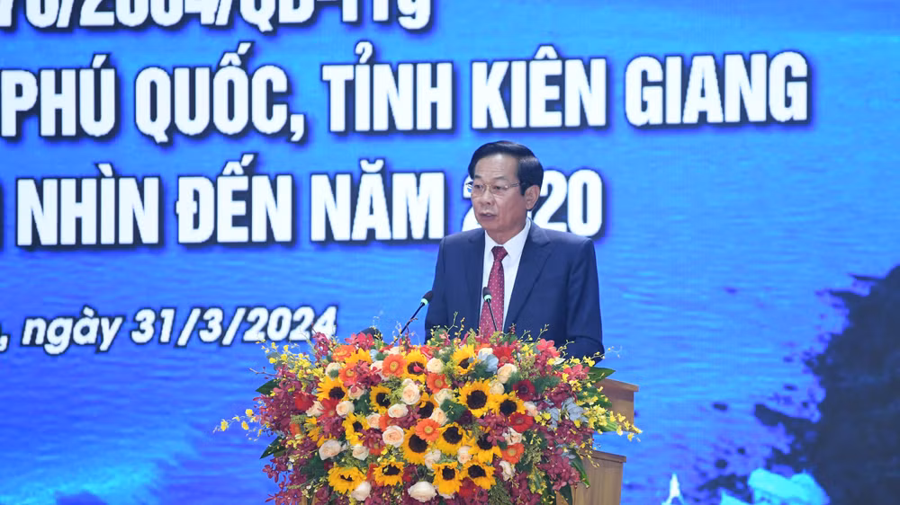 Bí thư Tỉnh uỷ Kiên Giang Đỗ Thanh Bình phát biểu ý kiến tại hội nghị. Bí thư Tỉnh uỷ Kiên Giang Đỗ Thanh Bình phát biểu ý kiến tại hội nghị.