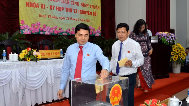 Các đại biểu Hội đồng nhân dân tỉnh Bình Thuận bỏ phiếu bầu Phó Chủ tịch Ủy ban nhân dân tỉnh, nhiệm kỳ 2021-2026. Các đại biểu Hội đồng nhân dân tỉnh Bình Thuận bỏ phiếu bầu Phó Chủ tịch Ủy ban nhân dân tỉnh, nhiệm kỳ 2021-2026.