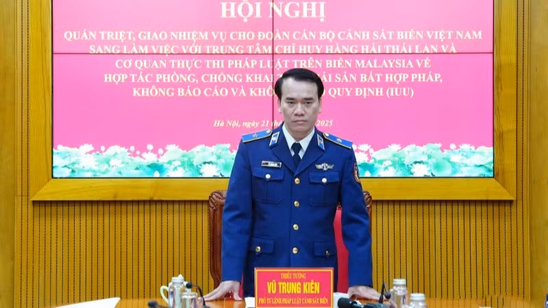 Thiếu tướng Vũ Trung Kiên, Phó Tư lệnh Pháp luật Cảnh sát biển Việt Nam chủ trì hội nghị.