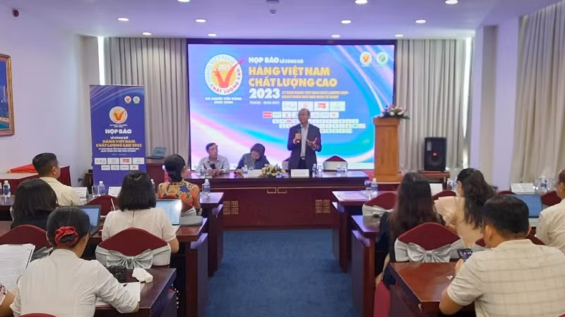 Quang cảnh buổi họp báo.