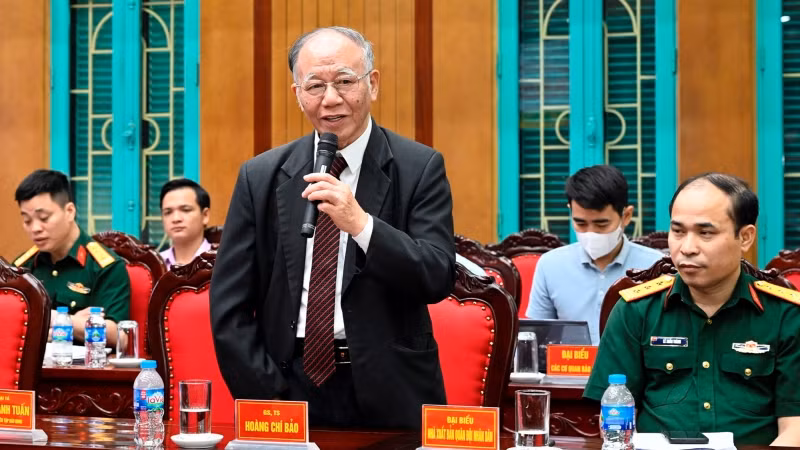 Giáo sư, Tiến sĩ Hoàng Chí Bảo chia sẻ kinh nghiệm xây dựng tác phẩm tham gia Cuộc thi viết “Bảo vệ nền tảng tư tưởng của Đảng trong tình hình mới”.