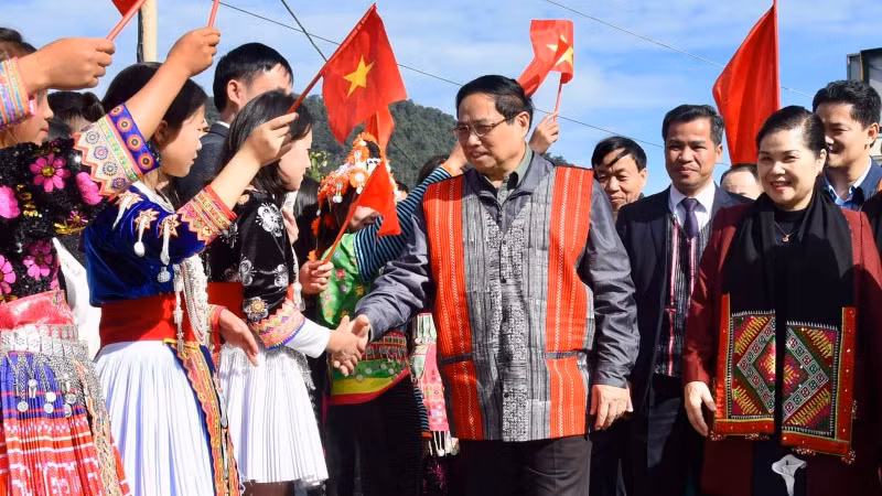 Thủ tướng Phạm Minh Chính tới dự Ngày hội Đại đoàn kết toàn dân tộc tại xã Sà Dề Phìn, huyện Sìn Hồ.