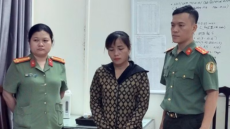 Đối tượng Âu Thị Mạnh tại Cơ quan An ninh điều tra.