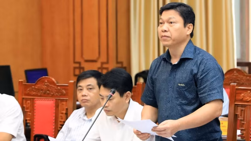 Ông Phạm Công Dịch, Phó Chánh Thanh tra tỉnh Thái Bình thông tin về kết quả thanh tra Kỳ thi tuyển sinh vào lớp 10 năm học 2024-2025 tại Thái Bình. (Ảnh: Thế Duyệt/TTXVN)