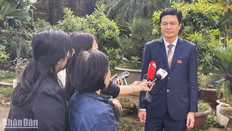 Giám đốc Sở Tài chính tỉnh Đắk Lắk Bùi Văn Yên trả lời phỏng vấn báo chí chung quanh việc thu ngân sách Nhà nước năm 2023 giảm.