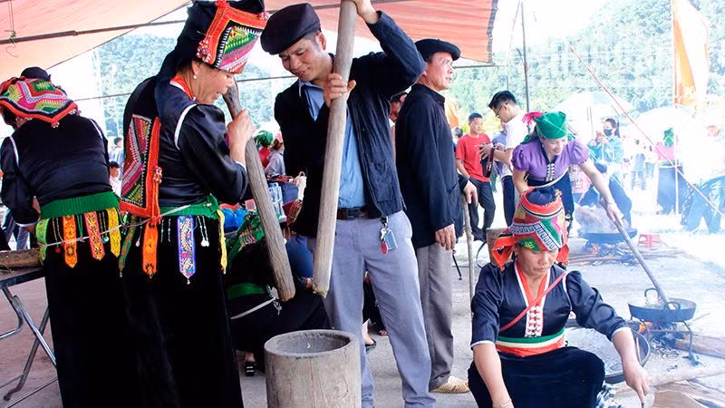 Sơn La: Hàng nghìn người tham gia Lễ hội mừng cơm mới xã Ngọc Chiến ảnh 4