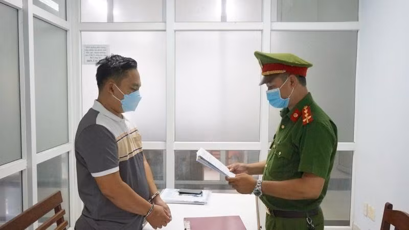 Nguyễn Thanh Quang bị bắt về hành vi “Lừa đảo chiếm đoạt tài sản”. (Ảnh: Công an cung cấp)