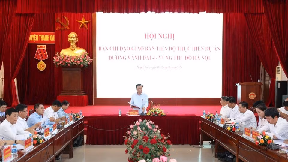Quang cảnh buổi làm việc sáng 3/8.
