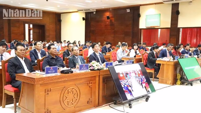 Các đại biểu dự kỳ họp.