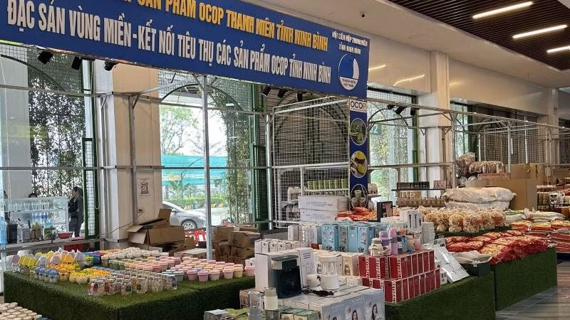 Trạm dừng nghỉ Xuân Khiêm trên tuyến cao tốc Cao Bồ-Mai Sơn được đầu tư đồng bộ, hiện đại. Trạm dừng nghỉ Xuân Khiêm trên tuyến cao tốc Cao Bồ-Mai Sơn được đầu tư đồng bộ, hiện đại.