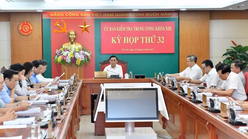 Đồng chí Trần Cẩm Tú, Ủy viên Bộ Chính trị, Bí thư Trung ương Đảng, Chủ nhiệm Ủy ban Kiểm tra Trung ương chủ trì Kỳ họp thứ 32. (Ảnh: Đăng Khoa)
