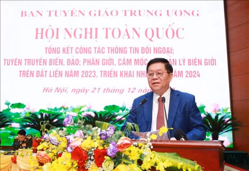 Đồng chí Nguyễn Trọng Nghĩa, Bí thư Trung ương Đảng, Trưởng Ban Tuyên giáo Trung ương phát biểu tại Hội nghị. Đồng chí Nguyễn Trọng Nghĩa, Bí thư Trung ương Đảng, Trưởng Ban Tuyên giáo Trung ương phát biểu tại Hội nghị.