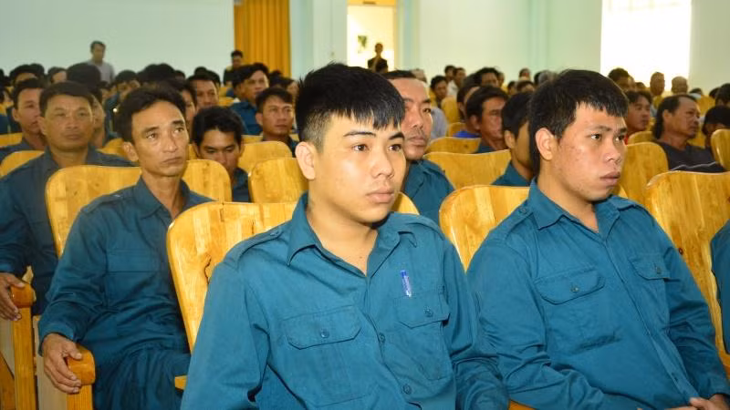 Lực lượng dân quân huyện Cần Giờ, Thành phố Hồ Chí Minh tham gia lớp tập huấn.