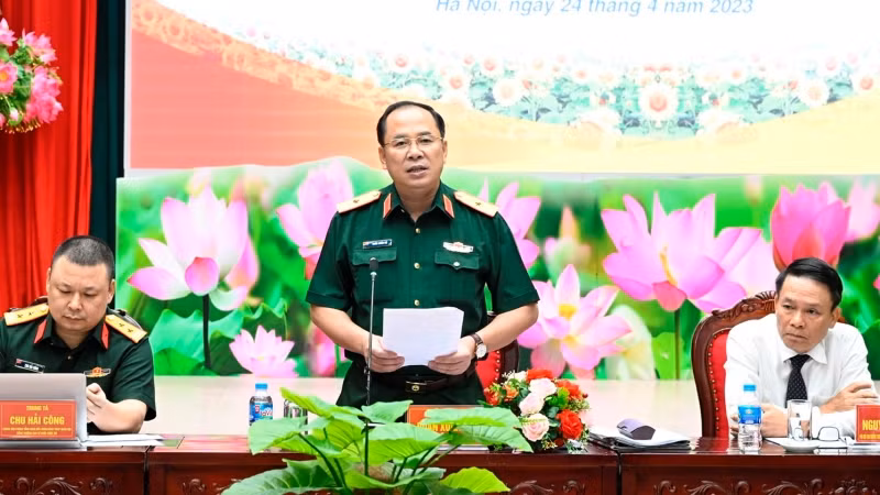 Thiếu tướng Đoàn Xuân Bộ, Trưởng Ban tổ chức Cuộc thi viết “Bảo vệ nền tảng tư tưởng của Đảng trong tình hình mới” thông báo kết quả cuộc thi.