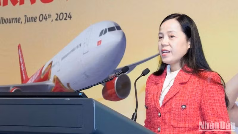 Phó Tổng giám đốc Vietjet Nguyễn Thị Thúy Bình. Phó Tổng giám đốc Vietjet Nguyễn Thị Thúy Bình.