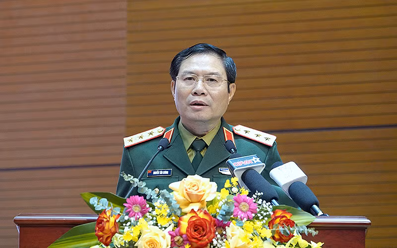 Phát biểu ý kiến tại buổi lễ, Thượng tướng Nguyễn Tân Cương nhiệt liệt biểu dương tinh thần trách nhiệm, kết quả thực hiện nhiệm vụ của Đoàn công tác. Phát biểu ý kiến tại buổi lễ, Thượng tướng Nguyễn Tân Cương nhiệt liệt biểu dương tinh thần trách nhiệm, kết quả thực hiện nhiệm vụ của Đoàn công tác.