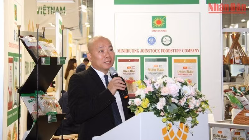 Ông Vũ Bá Phú, Cục trưởng Cục Xúc tiến Thương mại (Bộ Công thương) cho biết SIAL 2022 là cơ hội tốt để Việt Nam giới thiệu những sản phẩm chất lượng cao. (Ảnh: Khải Hoàn) Ông Vũ Bá Phú, Cục trưởng Cục Xúc tiến Thương mại (Bộ Công thương) cho biết SIAL 2022 là cơ hội tốt để Việt Nam giới thiệu những sản phẩm chất lượng cao. (Ảnh: Khải Hoàn)