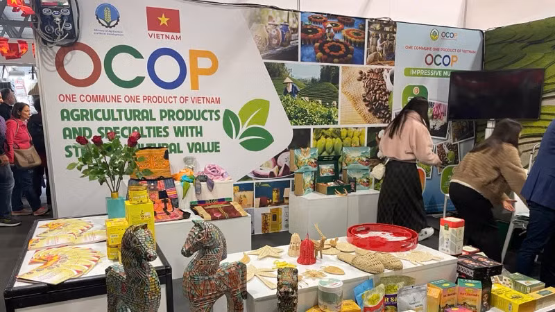 Các sản phẩm được trưng bày tại hội chợ.