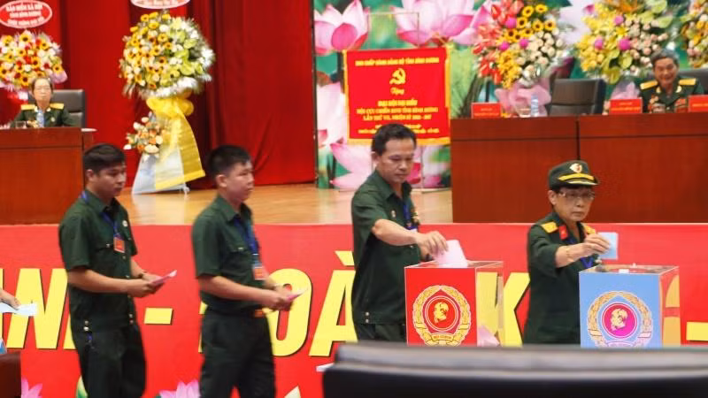 Bầu Ban Chấp hành Hội Cựu chiến binh tỉnh Bình Dương nhiệm kỳ mới.