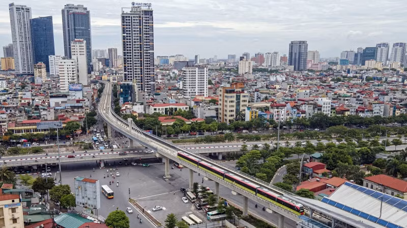 Dự án tuyến đường sắt đô thị số 3 Nhổn-ga Hà Nội đã hoàn thành đoạn trên cao (Nhổn-Cầu Giấy), chuẩn bị đưa vào vận hành thương mại. (Ảnh Duy Linh)