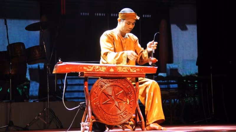 Độc tấu đàn Bầu. Độc tấu đàn Bầu.