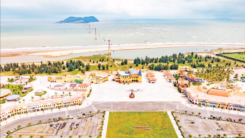 Khu giải trí VinWonders Cửa Hội, điểm nhấn thu hút du khách tại phố biển Cửa Lò.