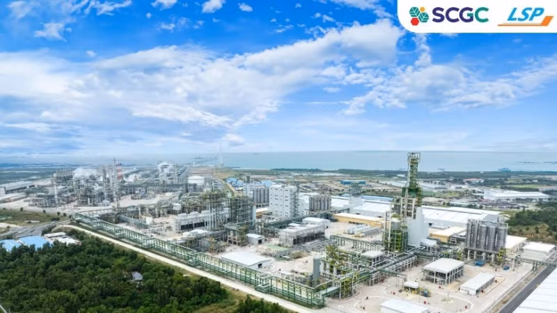 Tổ hợp hóa dầu Long Sơn (LSP) tại Việt Nam.