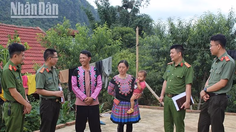 Lực lượng Công an xã Lóng Luông, huyện Vân Hồ thường xuyên bám nắm địa bàn.
