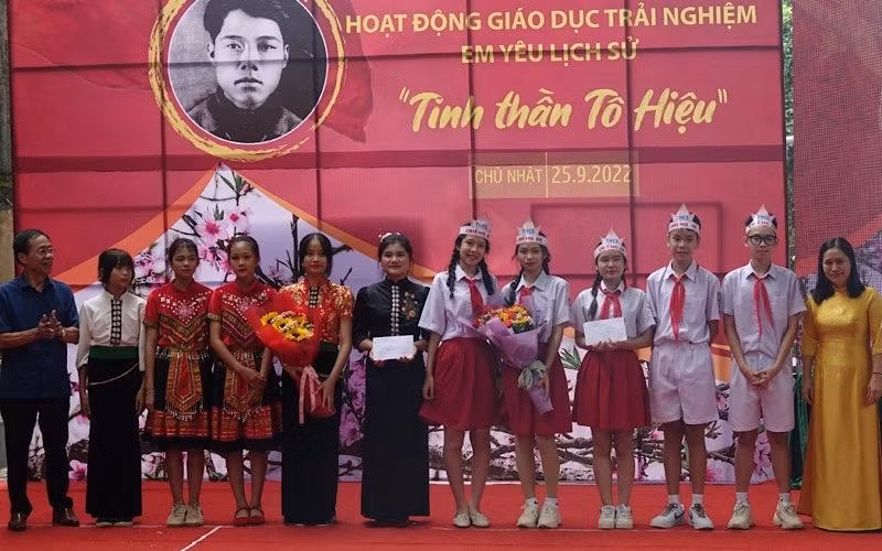 Các đội thi đoạt giải nhận phần thưởng từ Ban tổ chức. Các đội thi đoạt giải nhận phần thưởng từ Ban tổ chức.